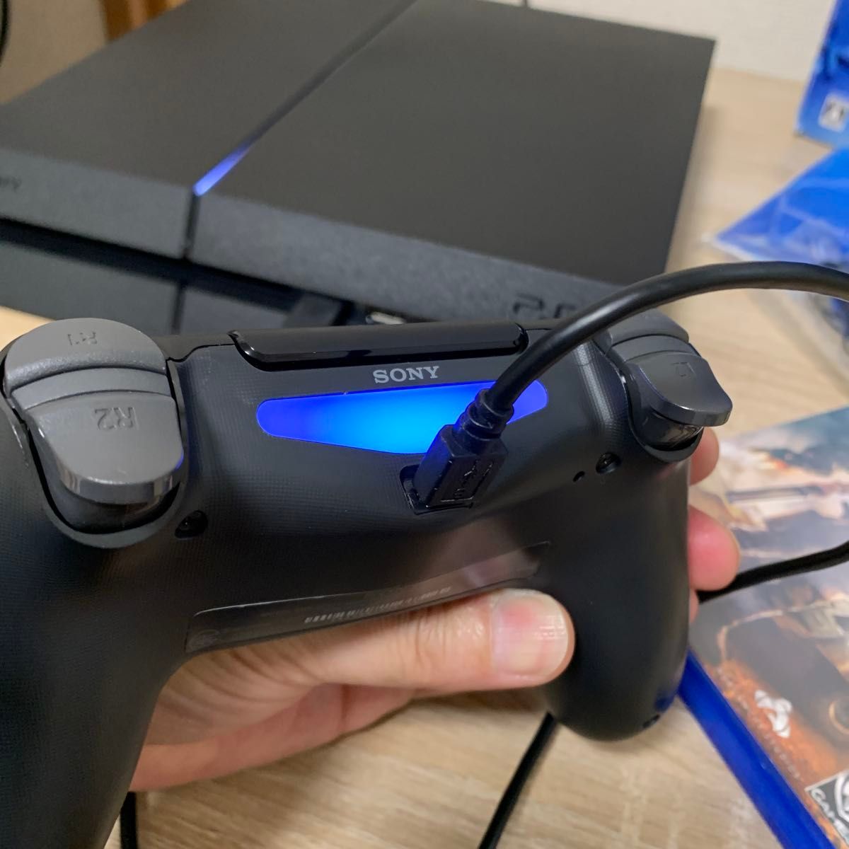 PlayStation4 ジェット・ブラック 500GB CUH-1200AB01(超美品)と PlayStation4 ジェット・ブラック 500GB CUH-1200AB01(超美品)と