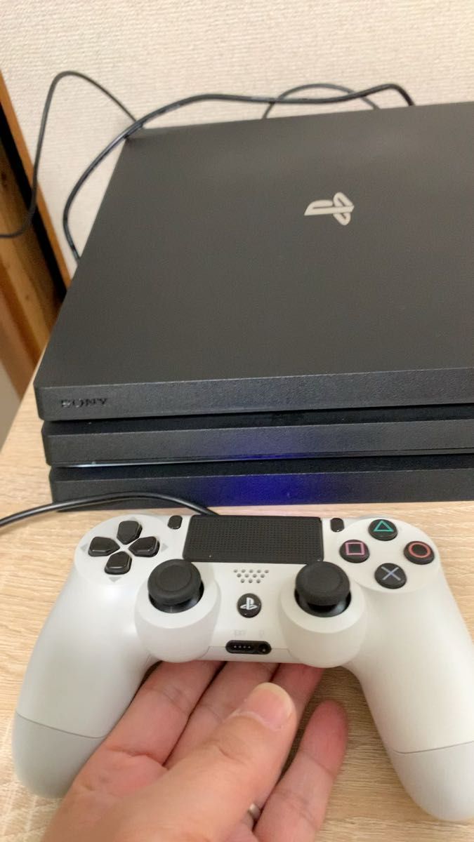 SONY プレイステーション4 Pro(CUH-7000B)ジェットブラック 1TB (美品ですが、、、)