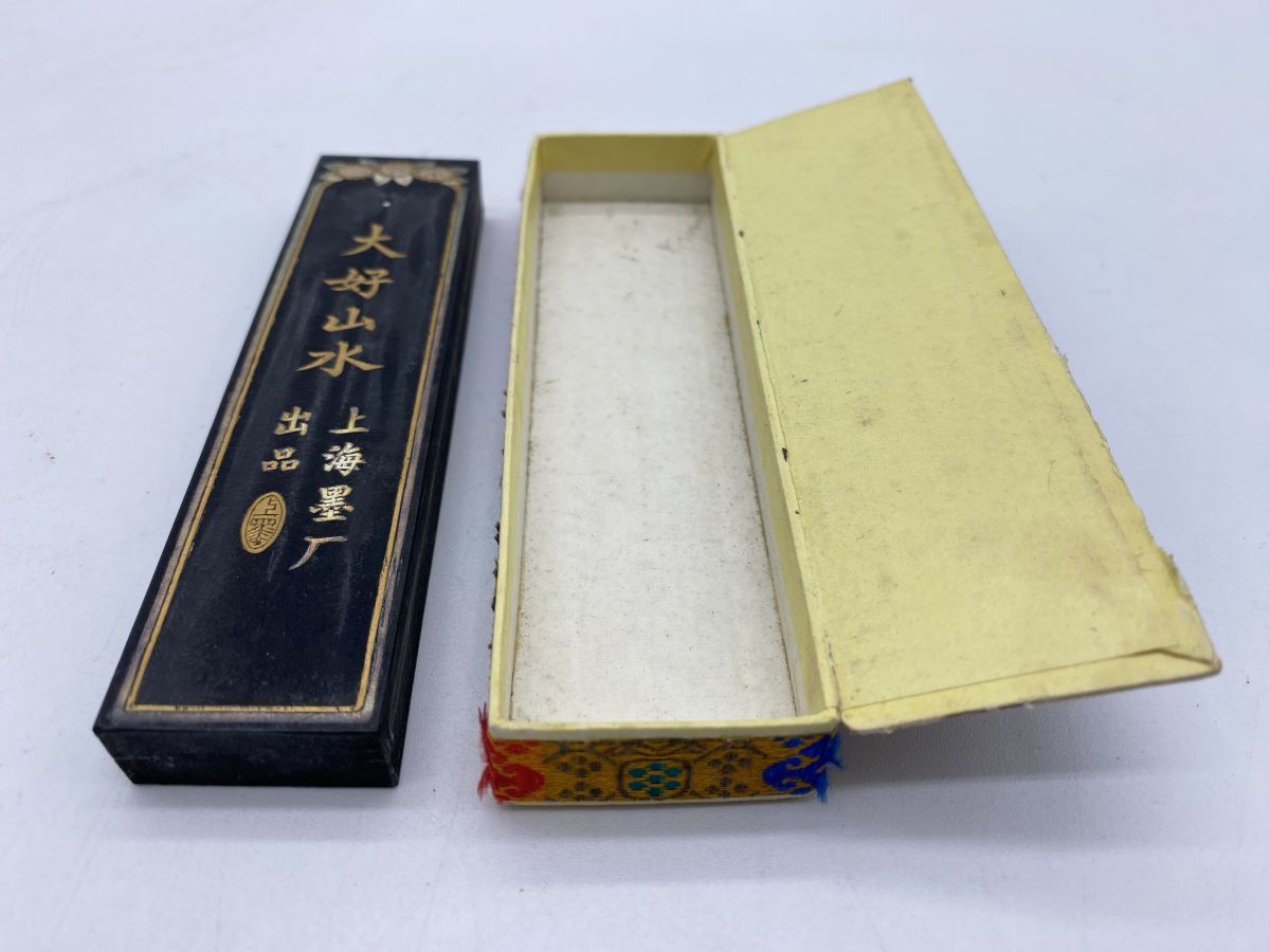 上海墨厂 『大好山水』 油煙一◯一 箱作 古墨 中国墨 書道墨 上海墨厂 『大好山水』 油煙一◯一 箱作 古墨 中国墨 書道墨