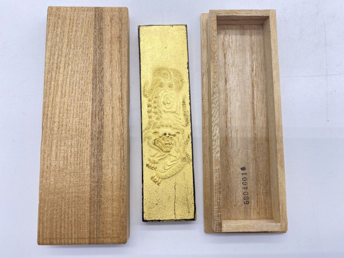未使用品 呉竹精昇堂 『金巻獅子』 古墨 共箱 和墨 日本墨 書道 未使用品 呉竹精昇堂 『金巻獅子』 古墨 共箱 和墨 日本墨 書道