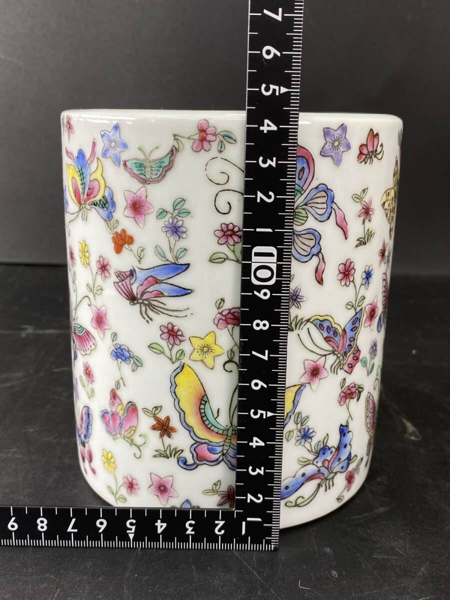 中国古玩 景徳鎮花入文房具 筆筒】在銘 花蝶紋 中国美術 粉彩 中国古玩 景徳鎮花入文房具 筆筒】在銘 花蝶紋 中国美術 粉彩