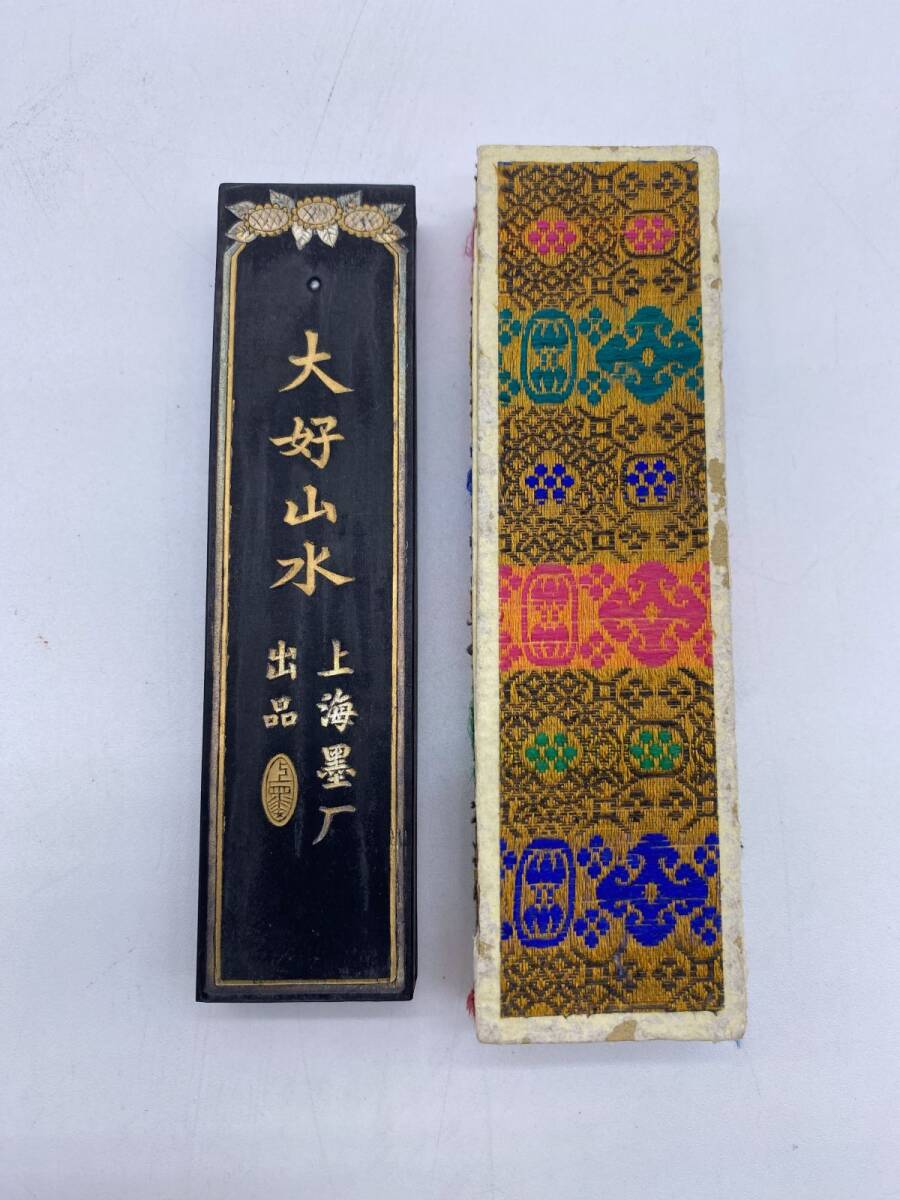 上海墨厂 『大好山水』 油煙一◯一 箱作 古墨 中国墨 書道墨 上海墨厂 『大好山水』 油煙一◯一 箱作 古墨 中国墨 書道墨