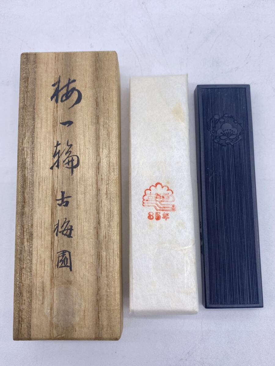 未使用品 二点まとめ 『梅一輪』 古梅園 1984 1985年 古墨 和墨 未使用品 二点まとめ 『梅一輪』 古梅園 1984 1985年 古墨 和墨