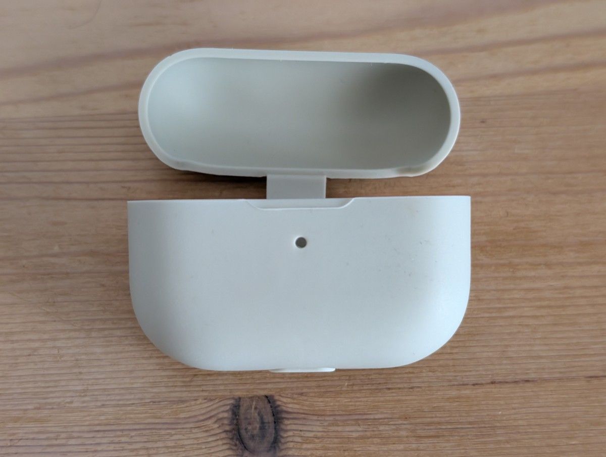 Apple AirPods Pro 第2世代 MagSafe USB-Cケース A3048 MTJV3J/A Apple AirPods Pro 第2世代 MagSafe USB-Cケース A3048 MTJV3J/A