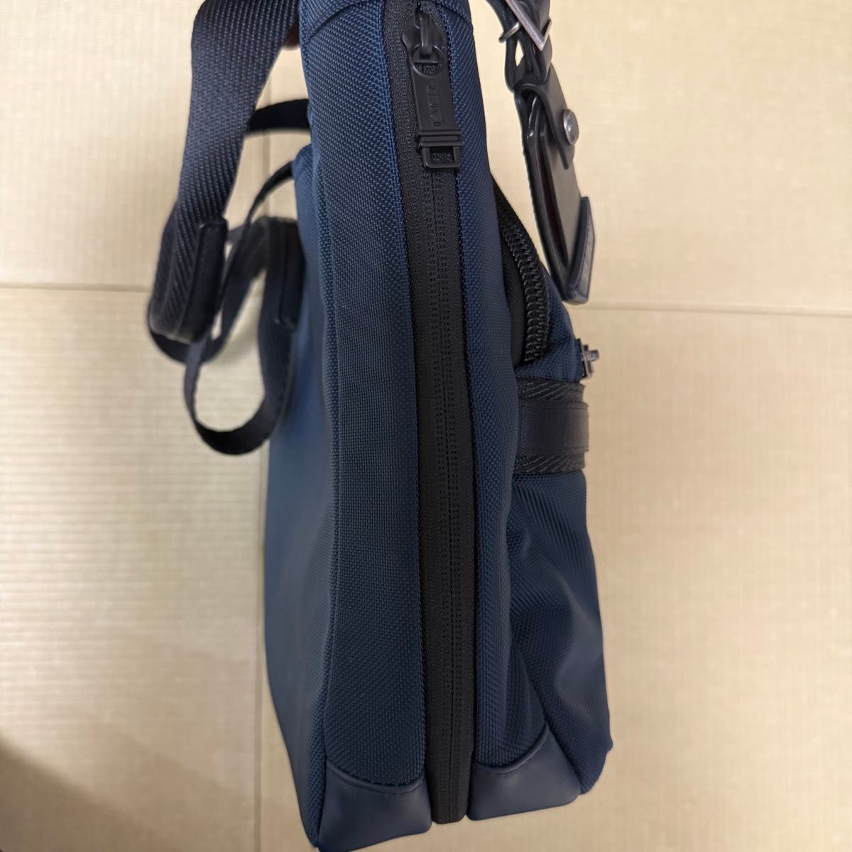美品 TUMI ALPHA BRAVO 232704 エクスパンダブル トートバッグ 美品 TUMI ALPHA BRAVO 232704 エクスパンダブル トートバッグ
