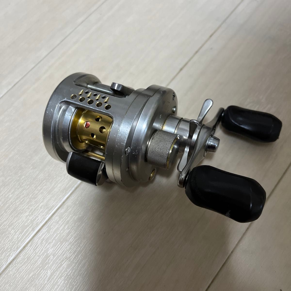 シマノ SHIMANO カルカッタコンクエストDC 101DC レフト 左 シマノ SHIMANO カルカッタコンクエストDC 101DC レフト 左