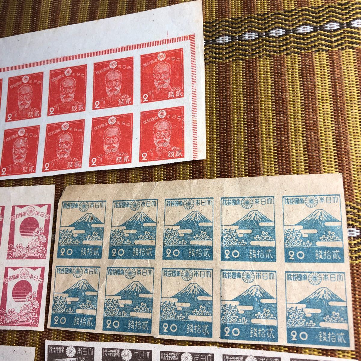 カタログ価7300円　昭和20年、21年発行　第3次昭和切手7種×10枚ブロック