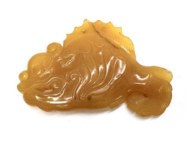 旧家より 中国美術 砡石彫刻 魚 置物 67.5g 根付 提げ物 玉石 旧家より 中国美術 砡石彫刻 魚 置物 67.5g 根付 提げ物 玉石