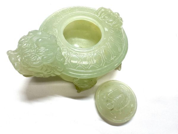 旧家より 中国美術 翡翠彫刻 亀 置物 290.5g 香炉? 玉石 和田玉 旧家より 中国美術 翡翠彫刻 亀 置物 290.5g 香炉? 玉石 和田玉
