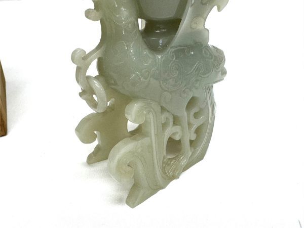 旧家より 中国美術 玉石彫刻 鳥 鶏 置物 461g 香炉? 和田玉 青玉 旧家より 中国美術 玉石彫刻 鳥 鶏 置物 461g 香炉? 和田玉 青玉