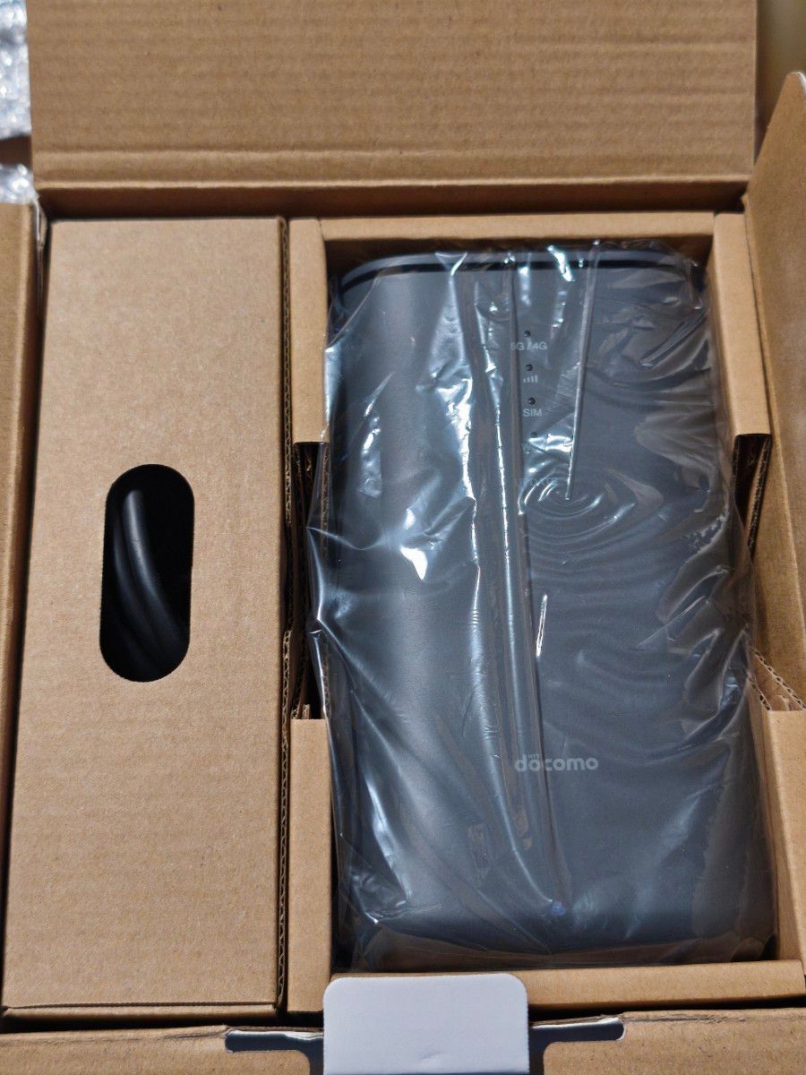 NTT ドコモ HR02 新品同様 home5G ホームルーター SIMフリー NTT ドコモ HR02 新品同様 home5G ホームルーター SIMフリー