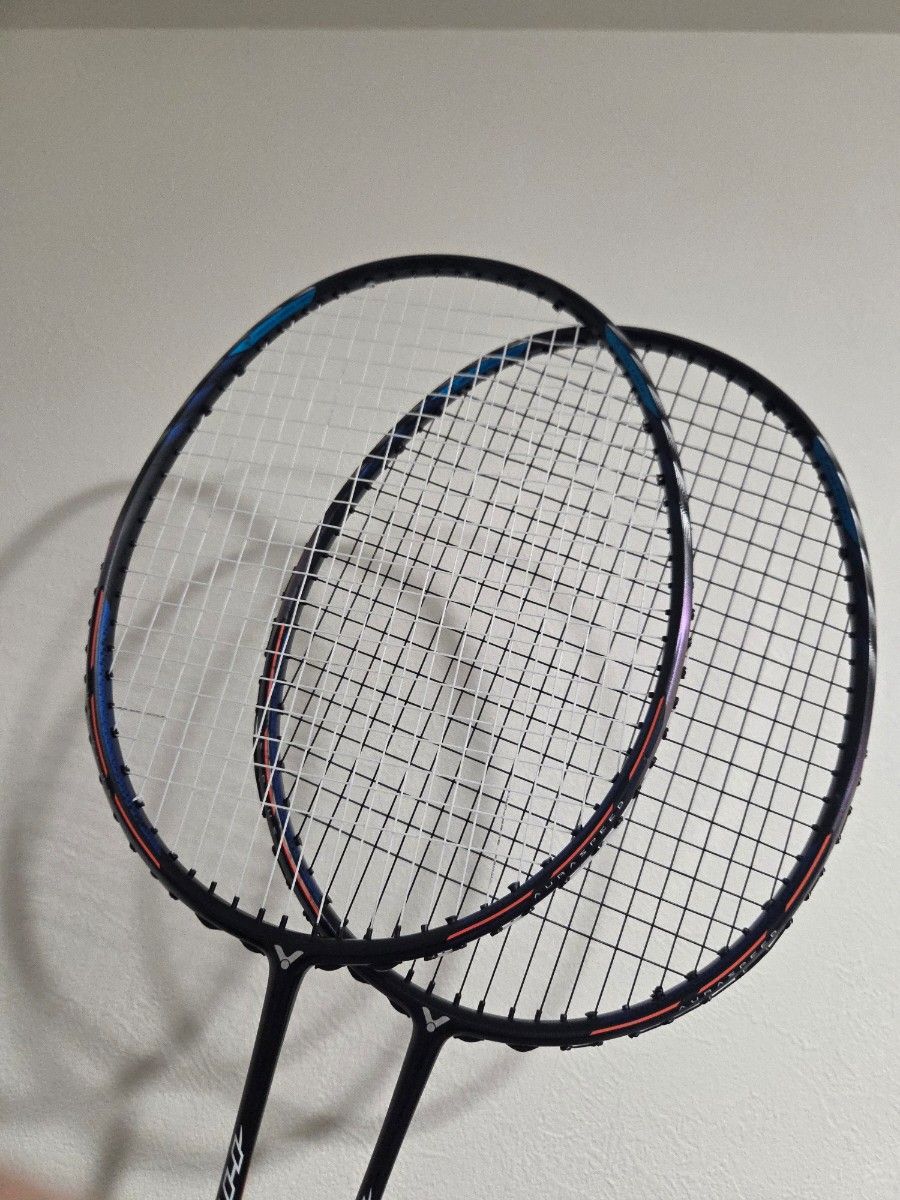 オーラスピードhsプラスバドミントンラケット 4U5 2本セット オーラスピードhsプラスバドミントンラケット 4U5 2本セット