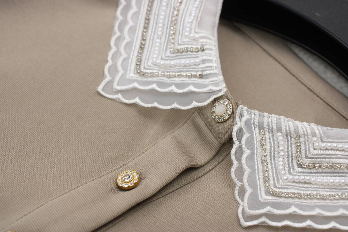 4-70 新品 ビジュー付きレース衿プルオーバー