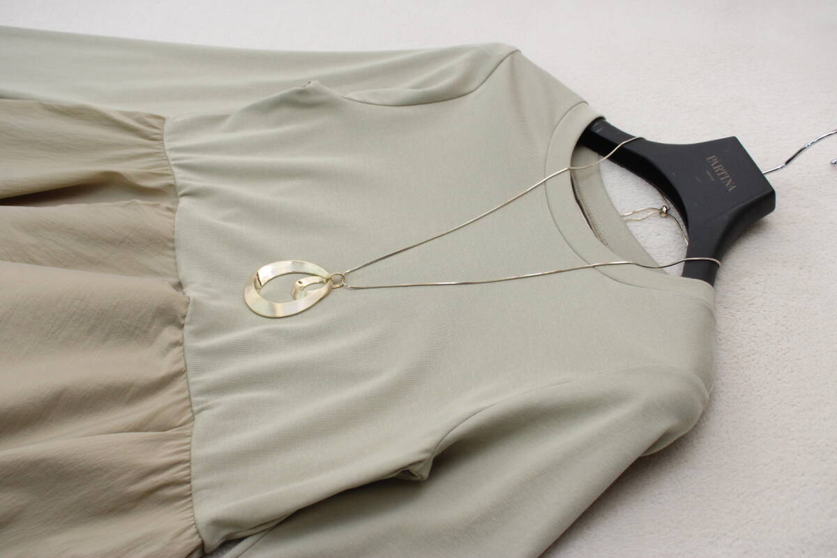 4-168 新品タグ付き レリアンアクセサリー付きドッキングプルオーバー ベージュ系 定価￥29,800＋稅