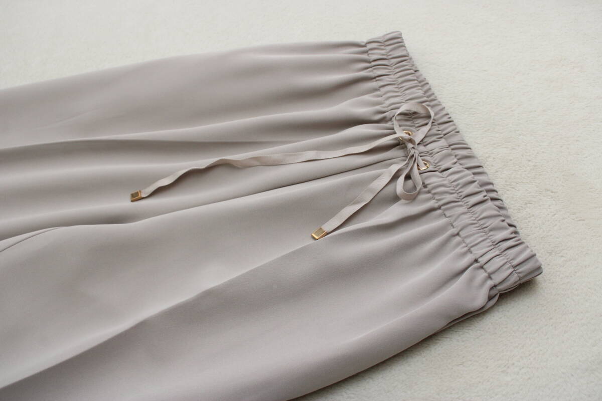 4-173 新品タグ付き ウエストゴム裾ダブルパンツ グレージュＦサイズ 定価￥9,800＋稅