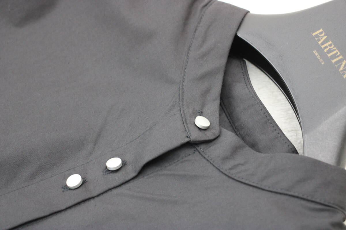 4-182 新品タグ付き メタルボタンノーカラーシャツ ブラックＦサイズ 定価￥9,800＋稅