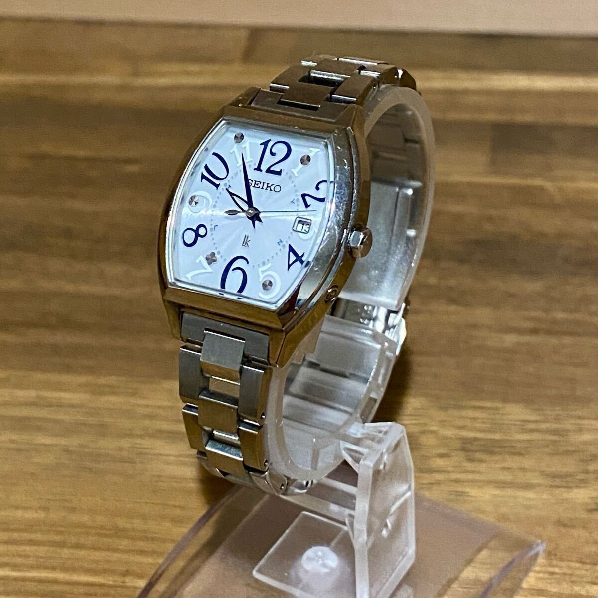 即決 電波ソーラー SEIKO LUKIA 1B22-0BC0 トノー型 セイコー 即決 電波ソーラー SEIKO LUKIA 1B22-0BC0 トノー型 セイコー