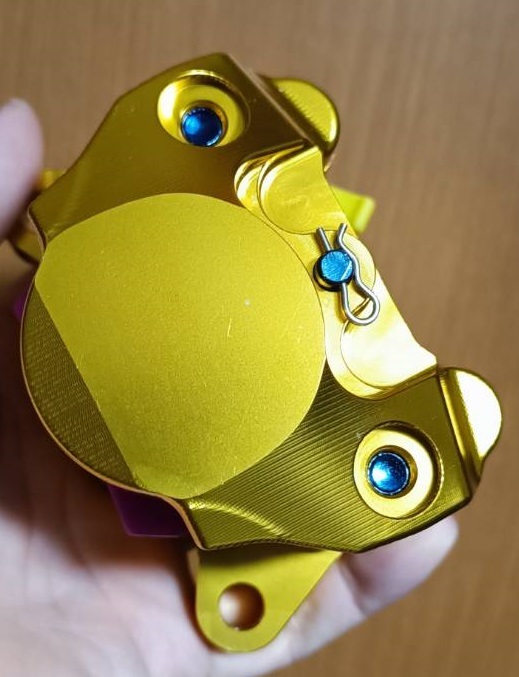 ゴールド 臺(tái)灣 カニキャリパー RPM FOLAMDO ADELIN 鍛造 2pot 84mm ブレンボ フランドー NSR ズーマー グロム シグナス CBR250R PCX