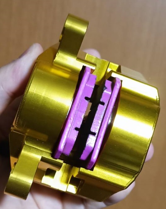 ゴールド 臺(tái)灣 カニキャリパー RPM FOLAMDO ADELIN 鍛造 2pot 84mm ブレンボ フランドー NSR ズーマー グロム シグナス CBR250R PCX