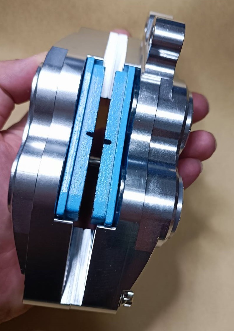 新型●臺灣Folamdo-左銀●ブレーキキャリパー●40mm●アルミCNC●4POT●ブレンボ FRANDO シグナス V125 グロム ズーマー NSR モンキー