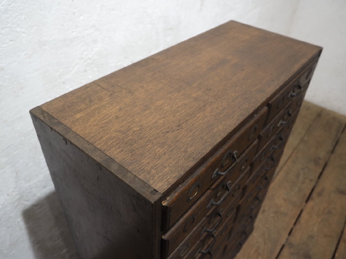 タ荷T0579◆H81cm×W60,5cm◆引き出し18杯◆アンティークの古い木制収納棚◆チェスト 展示臺 古家具 古道具 書類ケース 小物入れK(ヤB)町