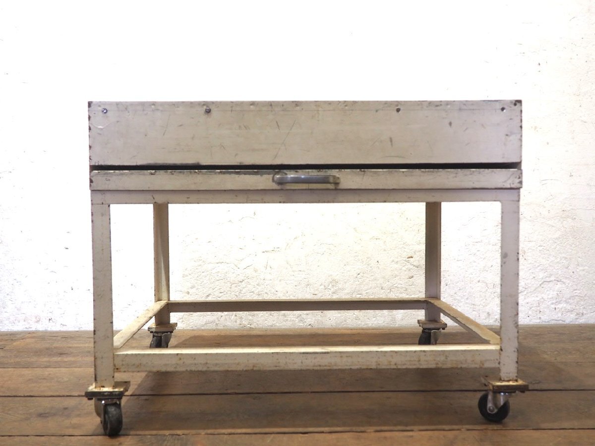 タT0860◆H53cm×W71,5cm◆キャスター付き◆ビンテージ◆レトロな古い鉄枠ローテーブル◆工業(yè)系 臺(tái)車 運(yùn)搬車 アイアン インダストリアルL庭