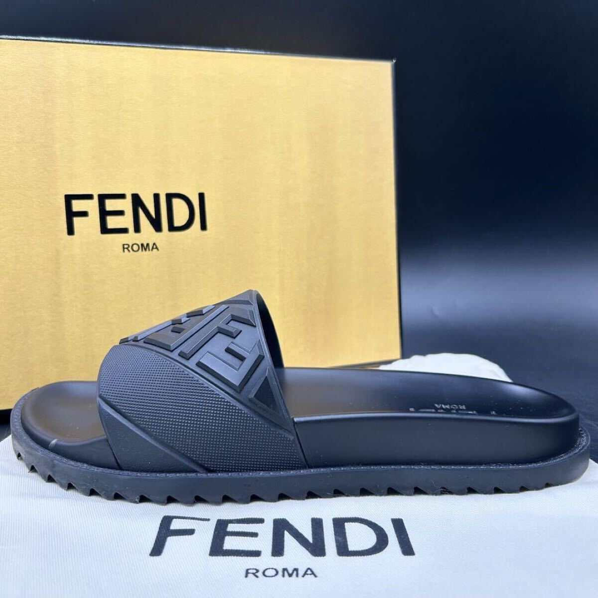 1円 【未使用級】 FENDI フェンディ 【圧倒的高級感】 エンボス加工 メンズ ズッカ シャワーサンダル サンダル ラバー ブラック 黒 27cm位