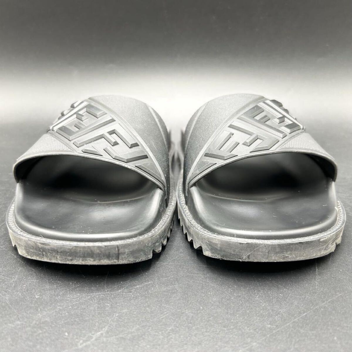 1円 【未使用級】 FENDI フェンディ 【圧倒的高級感】 エンボス加工 メンズ ズッカ シャワーサンダル サンダル ラバー ブラック 黒 27cm位