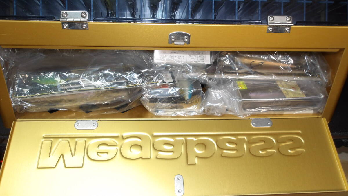 Megabass メガバス アサイラム タックルボックス　ゴールド ＋　フィールドワレット（新品）＋　ルアーセット