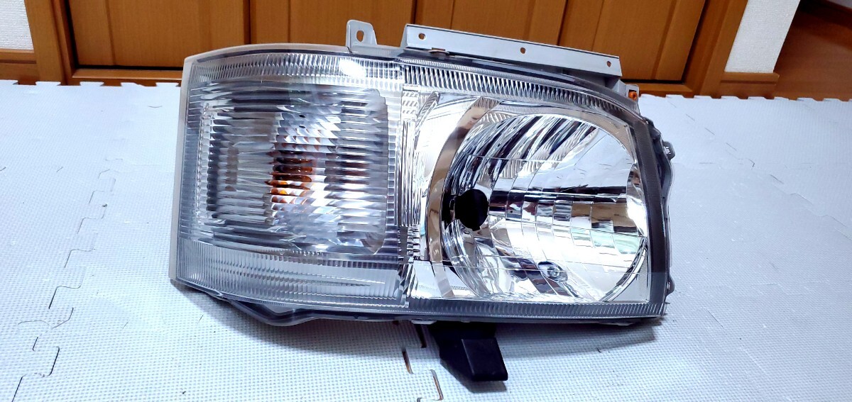 * бесплатная доставка * прекрасный товар 200 серия Hiace 1 type 2 type оригинальный передняя фара правая сторона ( водительское сиденье сторона ) повреждение нет KOITO26-117 HCR-184 гравировка 48