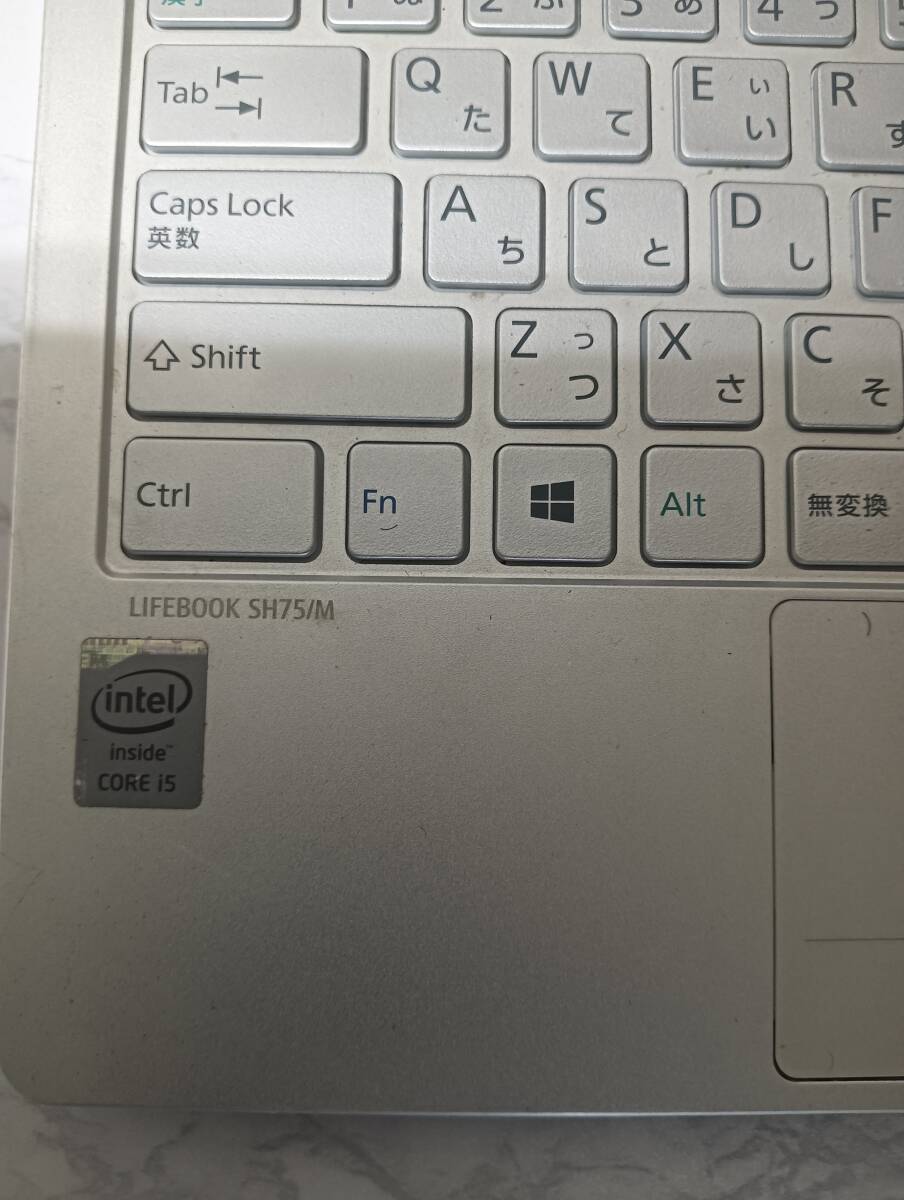 富士通 LIFEBOOK SH75/M, core i5, RAM 8GB, SSD 205GB, Windows 10 がインストールされている。 64ビット