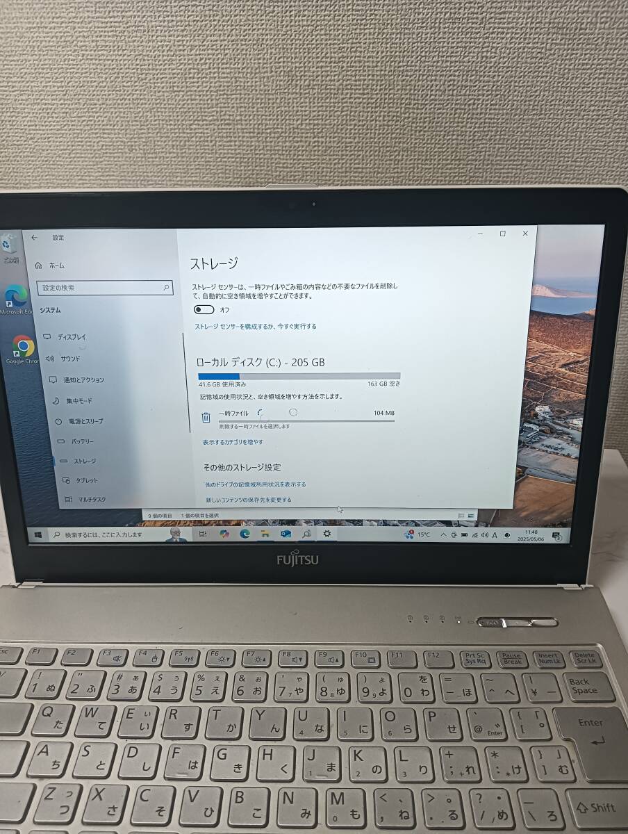 富士通 LIFEBOOK SH75/M, core i5, RAM 8GB, SSD 205GB, Windows 10 がインストールされている。 64ビット