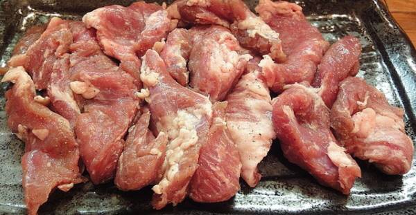 屠場直送!!本場北海道から!!豚ムキサガリ 500g さがり 皮むき ハラミ 富良野 國産豚サガリ ブタさがり 豚はらみ 國産ぶたハラミ 國産ポーク