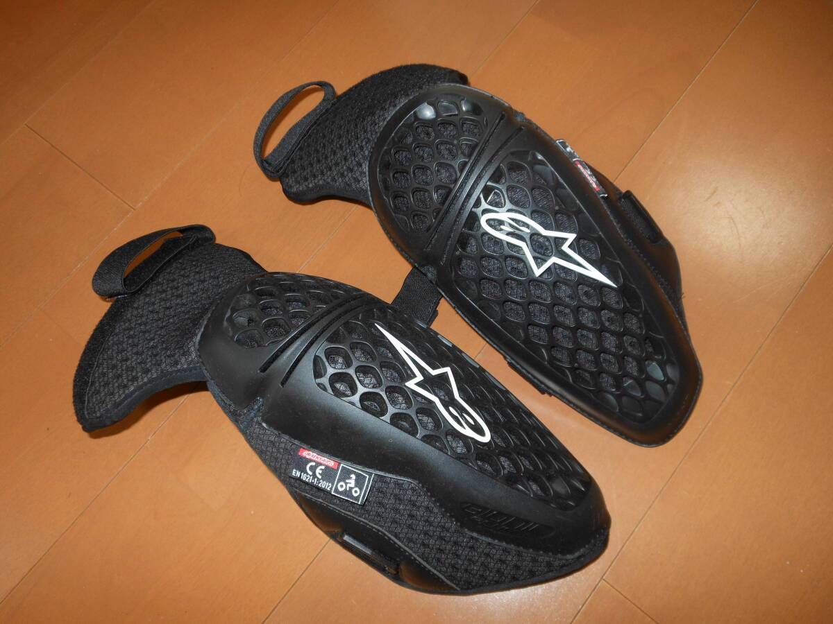 アルパインスターズ　プロテクター　BIONIC PLUS ELBOW PROTECTOR　ブラック/ホワイト サイズS/M　【ユーズド】