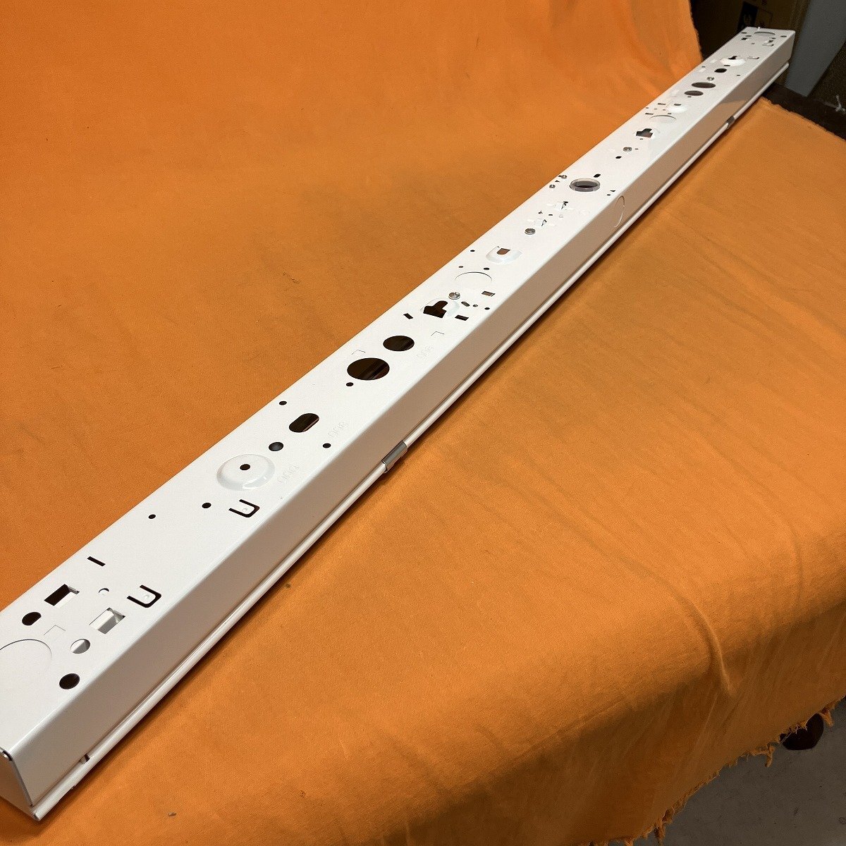 直管LEDランプベースライト器具本体 パナソニック NNFS41230CLE9 センサー付 サテイゴー_画像4