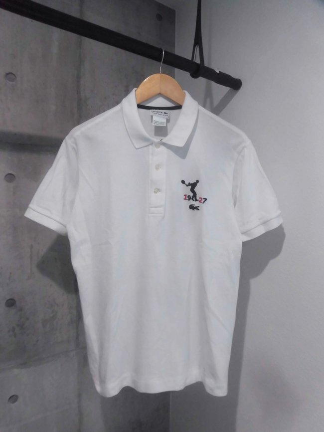 古着人気アイテム LACOSTE プレイヤー刺繍 1927 × ワニロゴワッペン ラコステ トップス