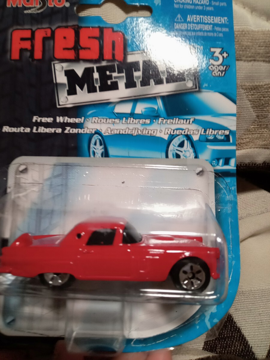 Maisto Fresh METAL 1956 Ford Thunderbird Ford Thunderbird красный Maisto 