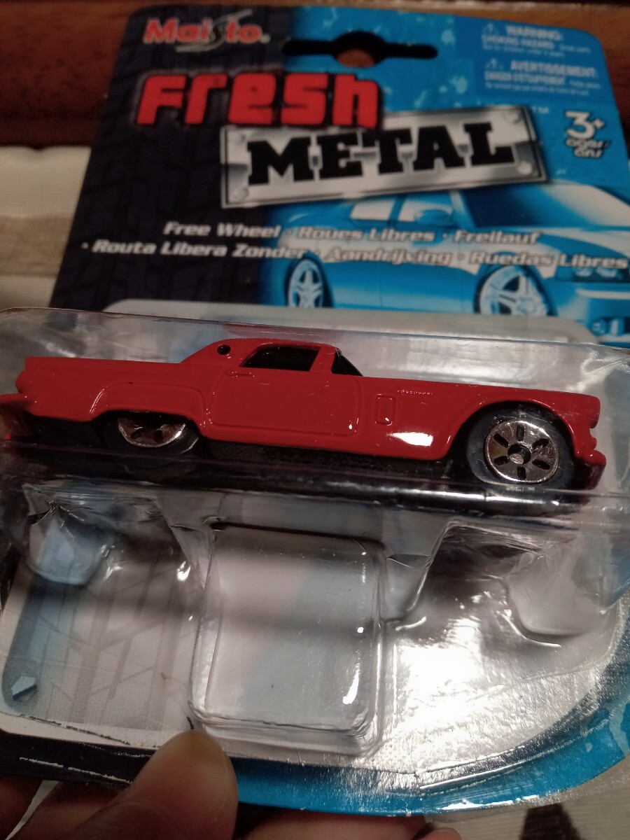 Maisto Fresh METAL 1956 Ford Thunderbird Ford Thunderbird красный Maisto 