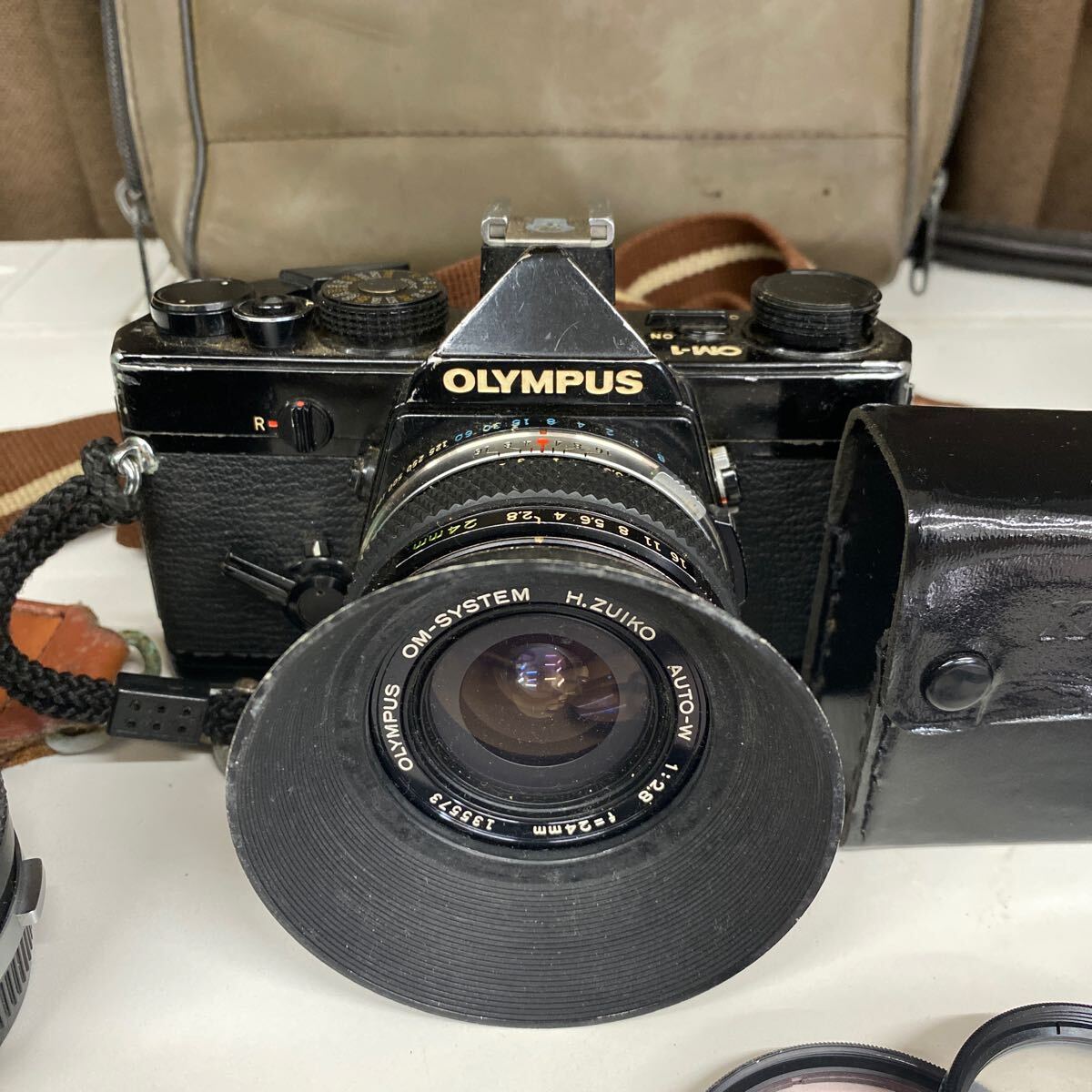 ☆ お得　昭和レトロ　希少　1972年　世界最小　最軽量　一眼レフカメラ　レンズ付き　オリンパス　OLYMPUS OM-1 付屬品多數(shù)　ケース