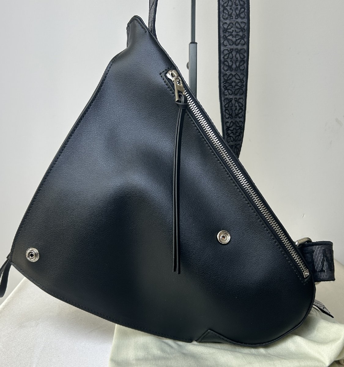 ロエベ 【LOEWE】 チェストバッグ ボディバッグ ショルダーバッグ レザーAnton Sling 本革
