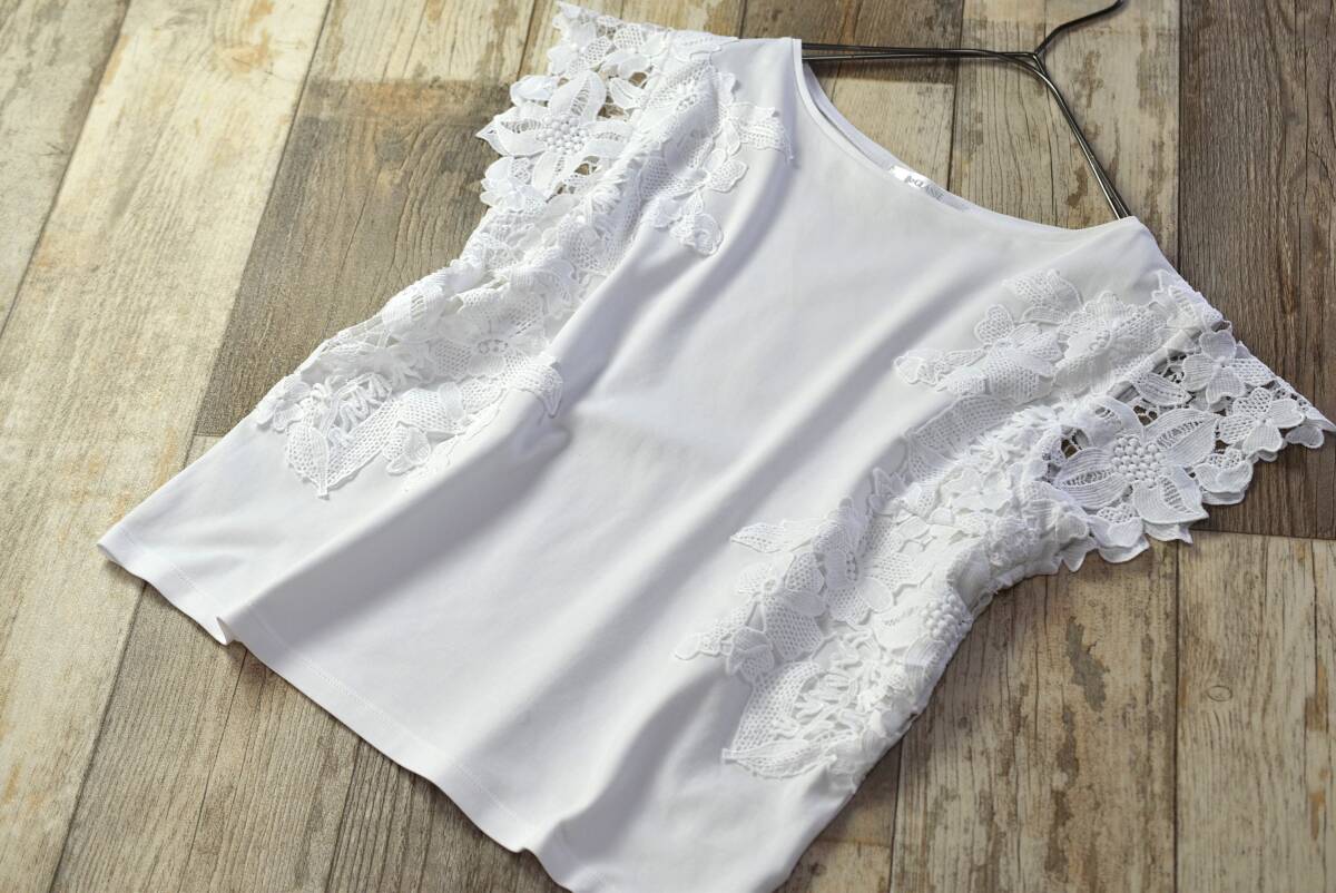 DoCLASSE ドゥクラッセ レース付きプルオーバーカットソー サイズL 白色