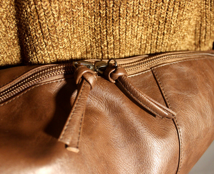 大容量 PU革 レザー ショルダーバッグ 斜め掛けバッグ メッセンジャーバッグ 通勤 斜め掛けバッグ 肩掛け鞄 ダークブラウン_画像3