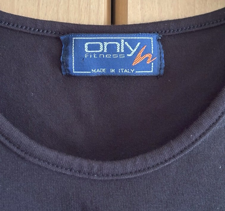 ☆【only】カットソー 半袖 シャツ フィットネス 黒 レディース Sサイズ ITALY☆
