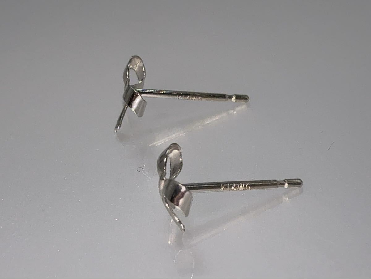 「見(jiàn)切り品」 K14WGリボンモチーフピアス　 KS4536