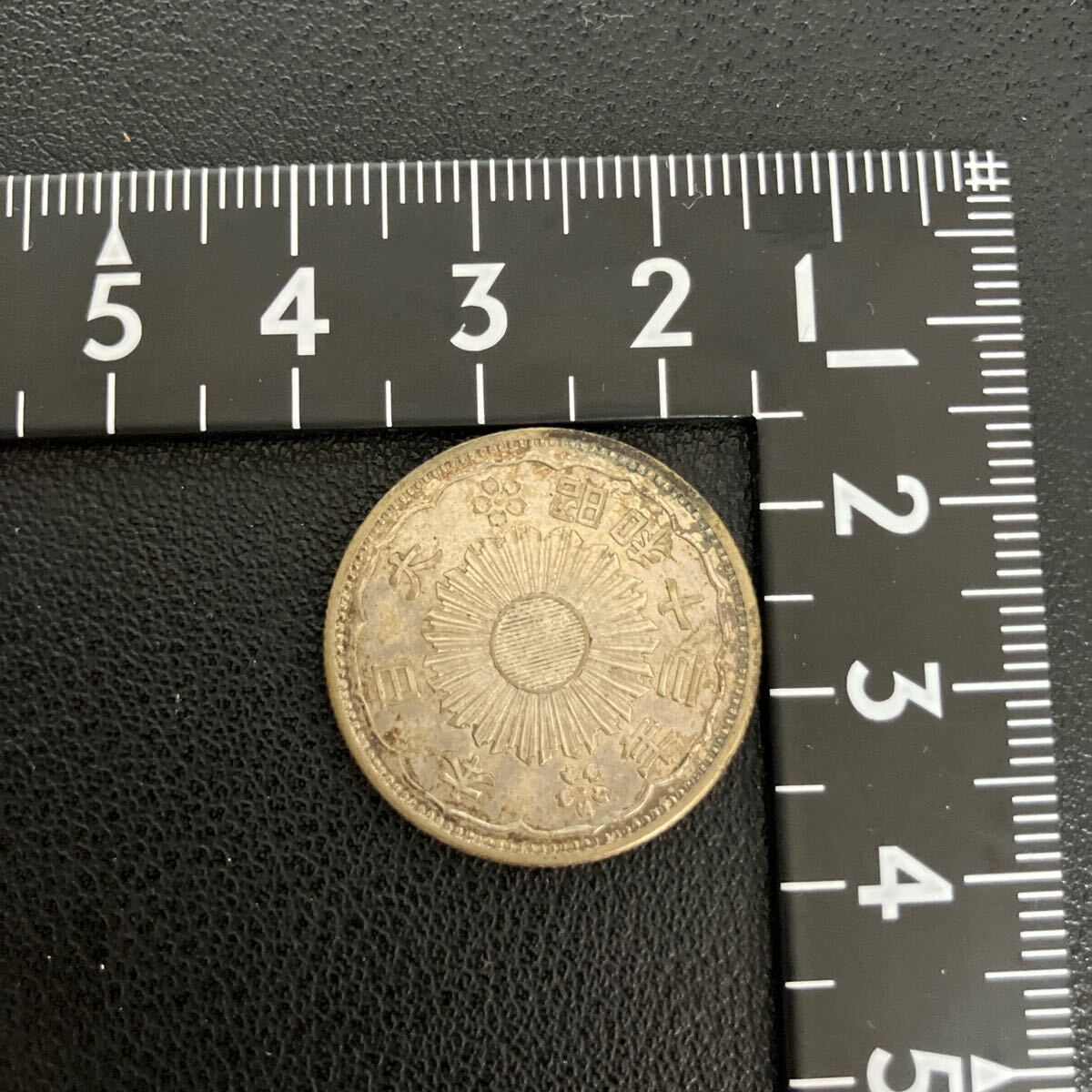 特年!!小型50銭銀貨 鳳凰 旭日 銀貨 昭和13年古銭 硬貨 特年!!小型50銭銀貨 鳳凰 旭日 銀貨 昭和13年古銭 硬貨