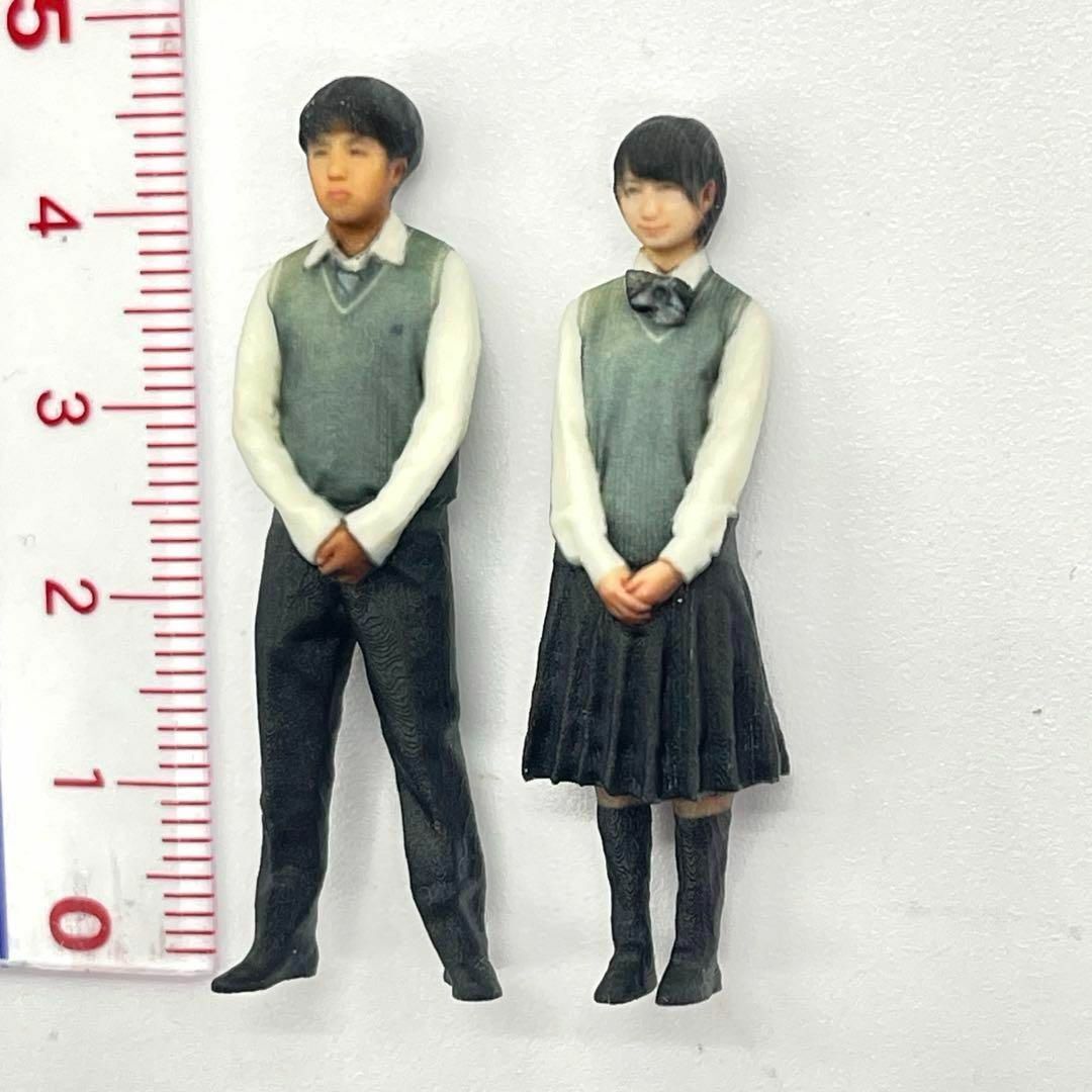 1/32 高校生男女 フィギュア 完成品 1/64より大 ミニチュア ジオラマに 1/35 高校生男女 フィギュア2体 1/64より大 完成品 ミニチュア