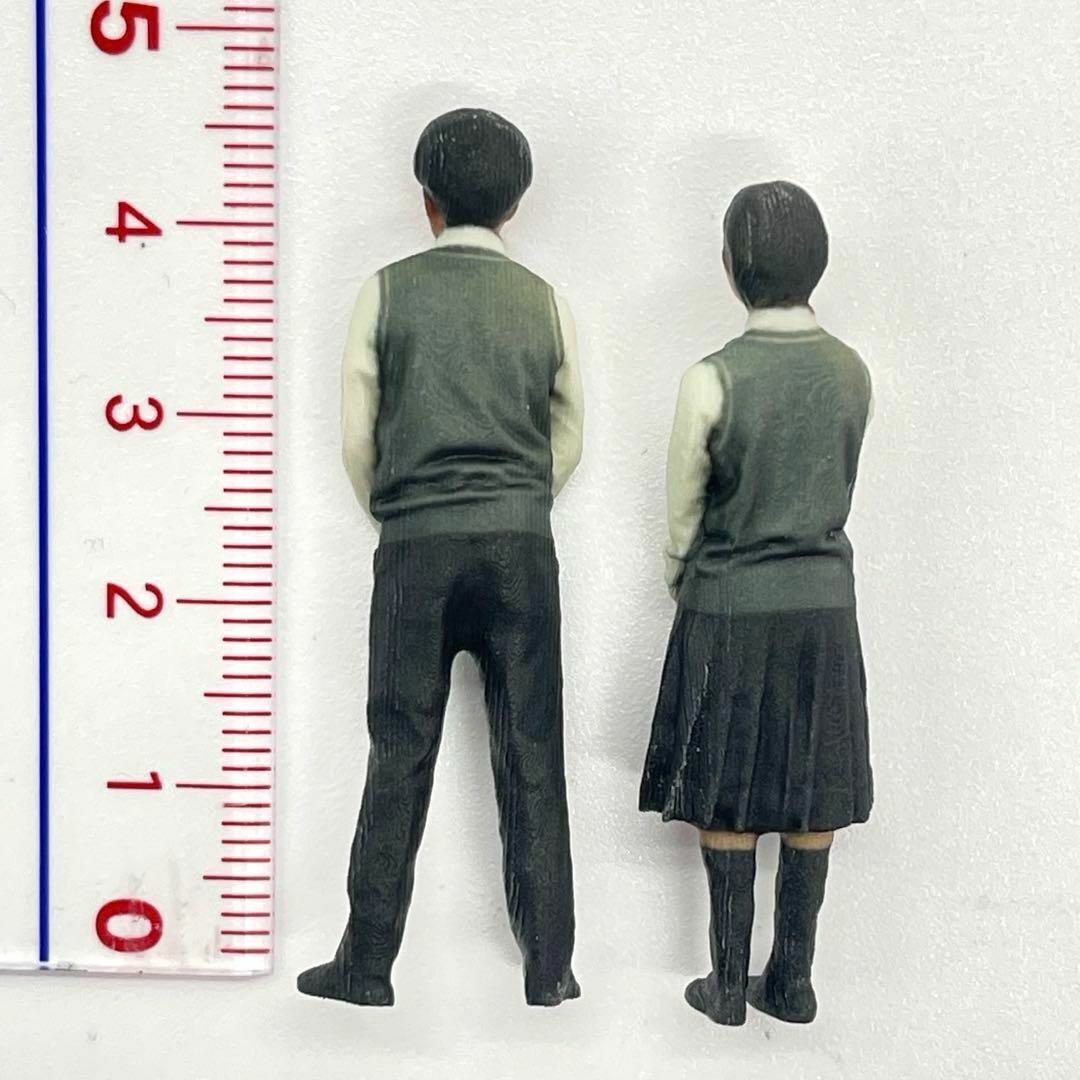 1/35 高校生男女 フィギュア2体 1/64より大 完成品 ミニチュア 1/35 高校生男女 フィギュア2体 1/64より大 完成品 ミニチュア