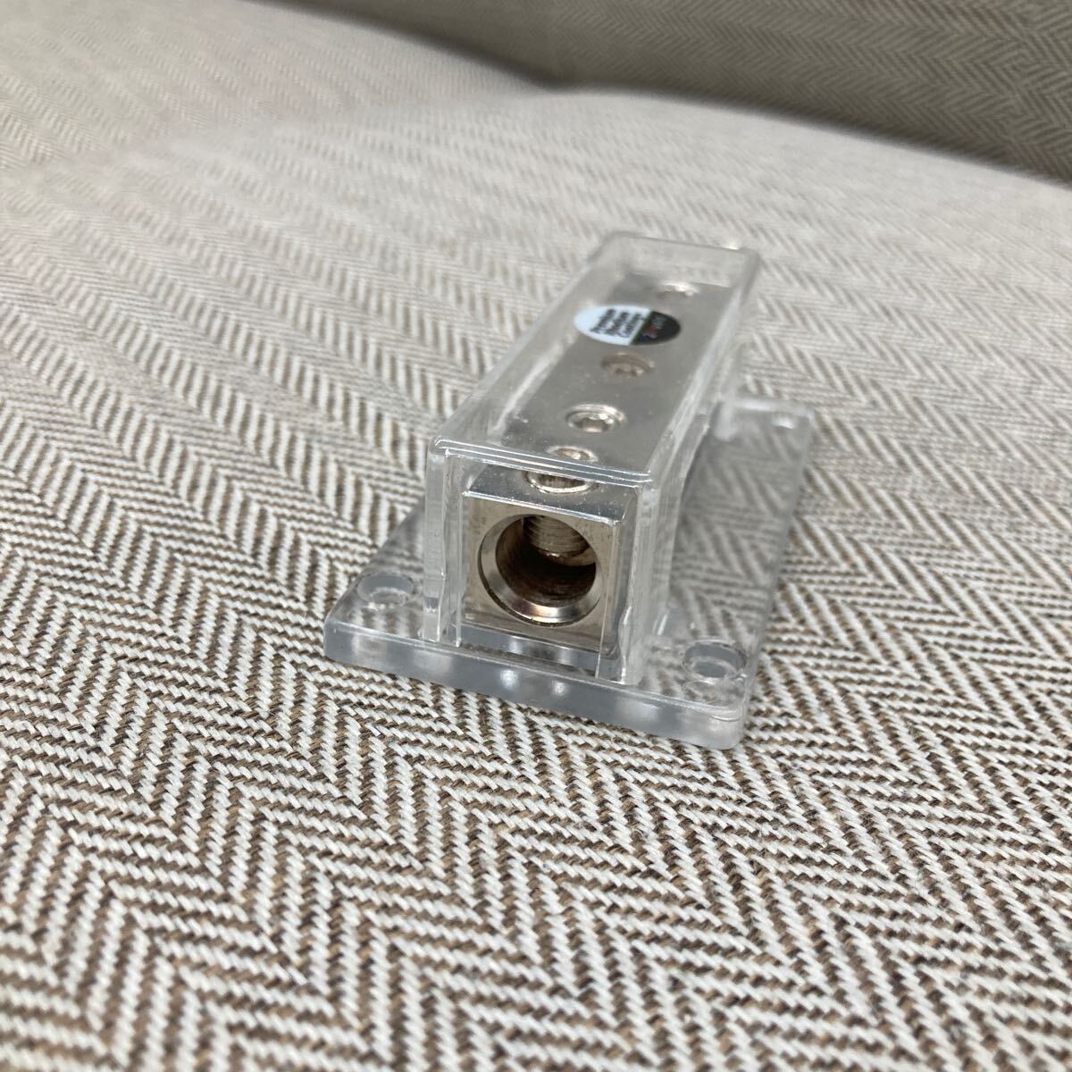 F2Music アースブロック 2-3DB-R1G プレミアムロジウムコーティング（0／1AWG×2?4AWG×3）です。