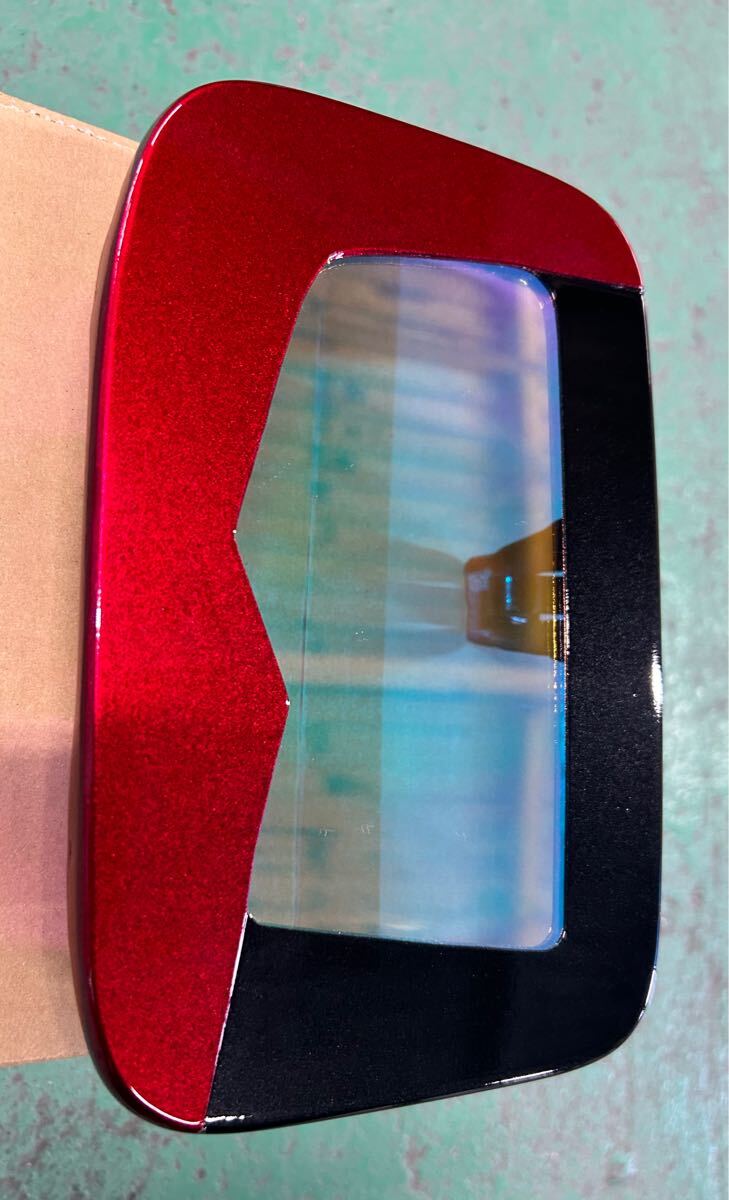 ハイエース200 系用　純正給油カバー追加工3Dデザイン（キャンディレッドブラックマイカ209 ウレタン2液塗装）ファンキーゴースト仕様