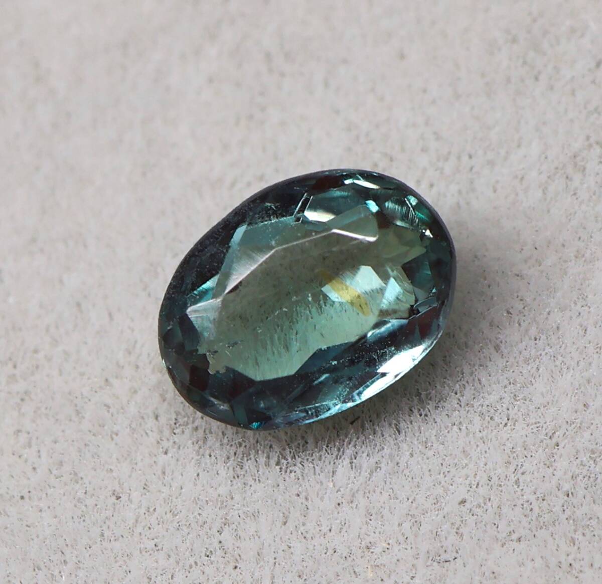 【100円～】 天然アレキサンドライト ルース　0.339ct　鑑別カード付き